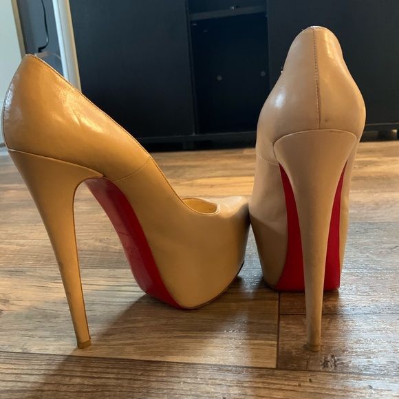 Christian Louboutin Nude Daffodile Leather - Picture 3 of 7